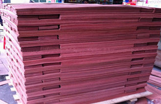 Geschnittenes Schnitt natürliches rotes Sapele-Furnierholz-Bodenbelag-Blatt für Möbel